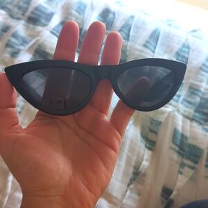 Aire classic Black cat eye sunglasses 🕶️